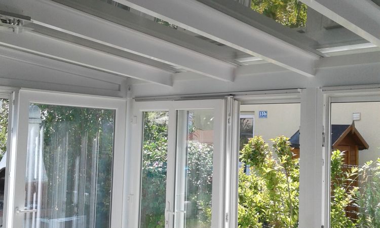 Tolható/nyitható üvegfalak, edzett üveg szerkezetek
